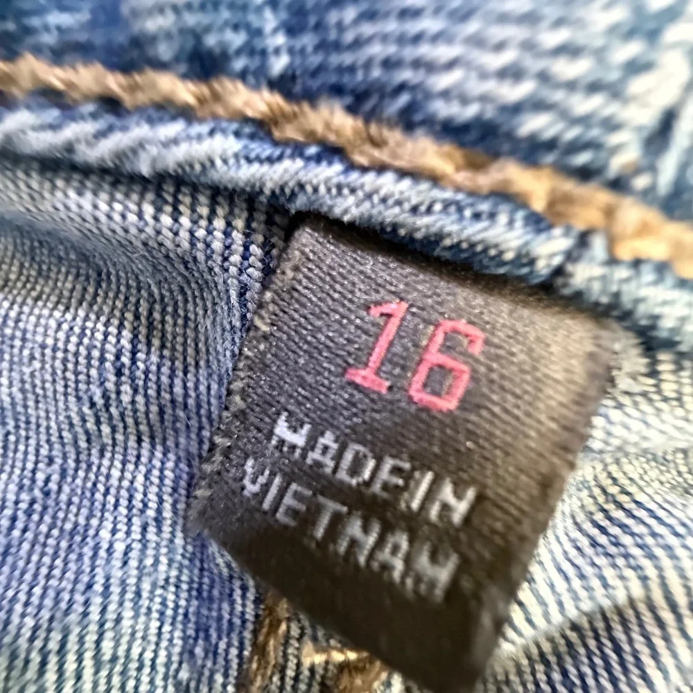 Torrid Perfect 10 Bermuda Shorts Vintage Stretch Denim Plus‎ Size 16 - Picture 3 of 6